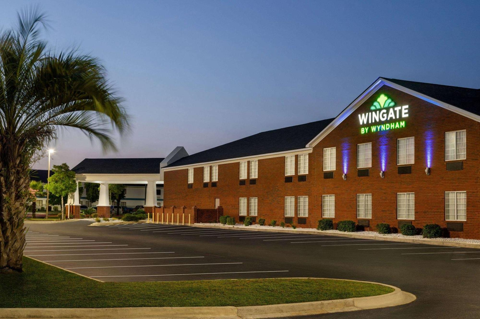 Отель Wingate By Wyndham Savannah I-95 North Порт Уэнтворт Экстерьер фото